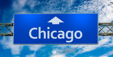 Chicago şehrine giden yolu gösteren tabela..