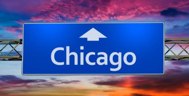 Chicago şehrine giden yolu gösteren tabela..