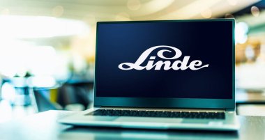 POZNAN, POL - DEC 28, 2022: Laptop computer displaying logo of Linde, a global multinational chemical company founded in Germany