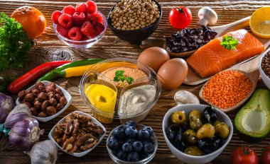 Ingredients of healthy diet that maintains or improves overall health status