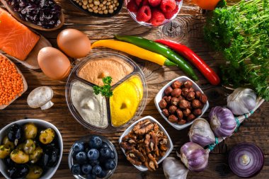 Ingredients of healthy diet that maintains or improves overall health status