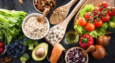 Kolesterol gıda ürünlerini düşürüyor. Yüksek yoğunluklu lipoprotein diyet seviyeleri artıyor.