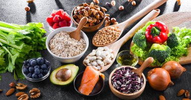 Kolesterol gıda ürünlerini düşürüyor. Yüksek yoğunluklu lipoprotein diyet seviyeleri artıyor.