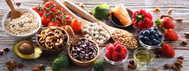 Kolesterol gıda ürünlerini düşürüyor. Yüksek yoğunluklu lipoprotein diyet seviyeleri artıyor.