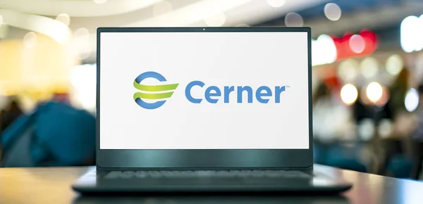 Poznan Pol Května 2022 Laptop Počítač Logem Společnosti Cerner Corporation — Stock fotografie