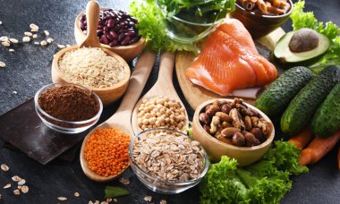 İnsülin ve kan şekeri seviyelerinin dengelenmesi için gıda ürünleri öneriliyor. Diyabet diyeti