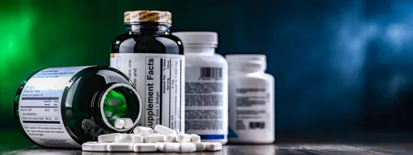 Skład Pojemnikami Suplementy Diety Tabletki Narkotyki — Zdjęcie stockowe
