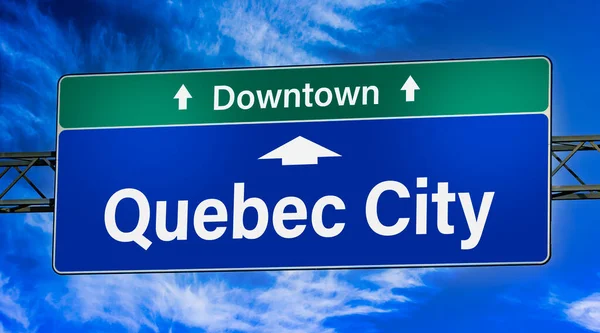 Señal Tráfico Que Indica Dirección Ciudad Quebec —  Fotos de Stock
