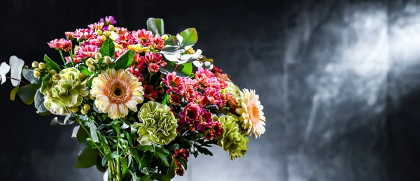 Composición Con Ramo Flores Recién Cortadas — Foto de Stock