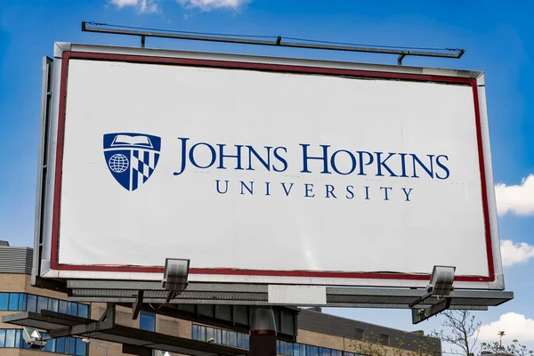Poznan Pol Mar 2023 Reklamní Billboard Logem Univerzity Johnse Hopkinse — Stock fotografie