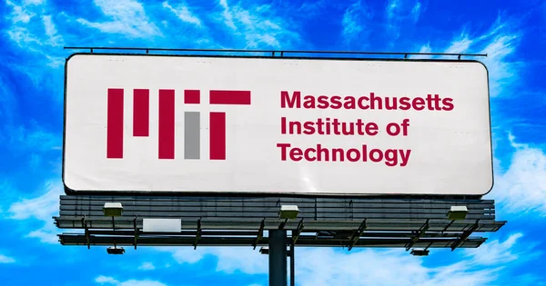 Poznan Pol Mar 2023 Reklamní Billboard Logem Massachusetts Institute Technology — Stock fotografie