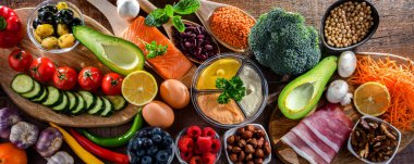 Ingredients of healthy diet that maintains or improves overall health status