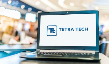 POZNAN, POL - 21 Şubat 2023: Tetra Tech 'in logosunu gösteren dizüstü bilgisayar, merkezi Pasadena, Kaliforniya, ABD' de bulunan bir danışmanlık ve mühendislik hizmetleri firması