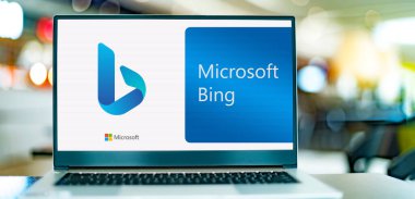 POZNAN, POL - MAR 8, 2023: Microsoft Bing 'e ait ve Microsoft tarafından işletilen bir web arama motoru olan dizüstü bilgisayarın logosu