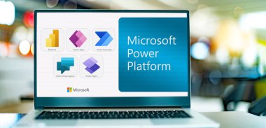 POZNAN, POL - MAR 21, 2023: Microsoft Power Platform aile ürünlerinin simgelerini gösteren dizüstü bilgisayar