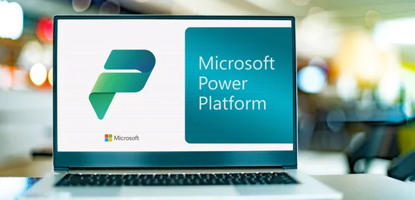 Poznan Pol Mar 2023 显示Microsoft Power Platform标志的笔记本电脑 一系列商业智能 应用程序开发和应用连接软件应用程序 — 图库照片