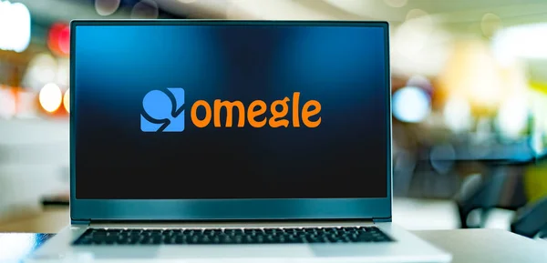 Poznan Pol 2023年3月21日 オンラインチャットサイトOmegleのロゴを表示するラップトップコンピュータ — ストック写真