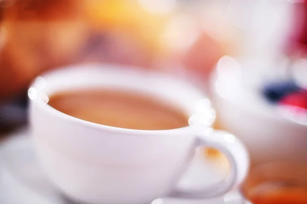 朝食付きのコーヒーカップ — ストック写真