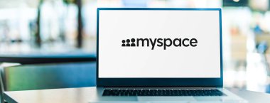 POZNAN, POL - SEP 23, 2020: Myspace 'in logosunu gösteren dizüstü bilgisayar, bir Amerikan sosyal ağ hizmeti