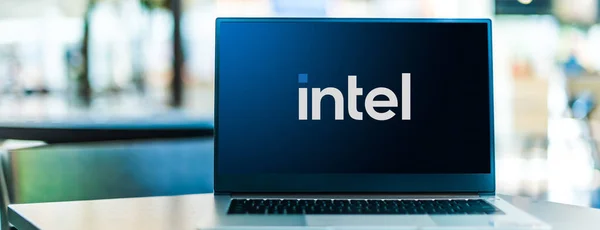 Poznan Pol Sep 2020 Комп Ютер Laptop Демонструє Логотип Intel — стокове фото