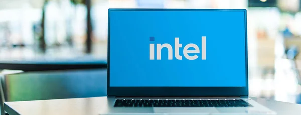 Poznan Pol Sep 2020 Комп Ютер Laptop Демонструє Логотип Intel — стокове фото