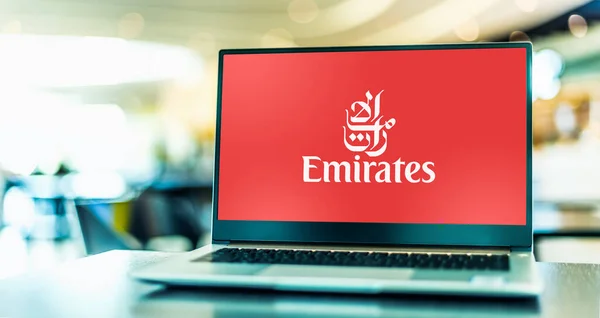 Poznan Pol Mar 2021 Laptop Mit Dem Logo Von Emirates — Stockfoto