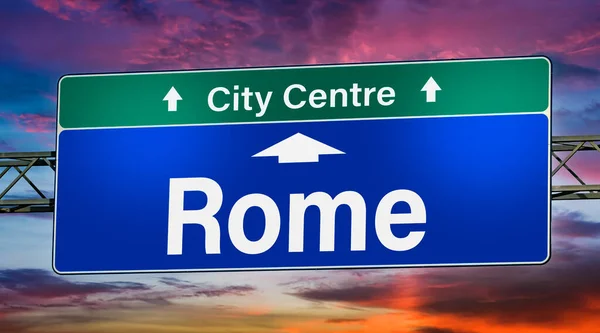 ローマ市への方向を示す道路標識 — ストック写真