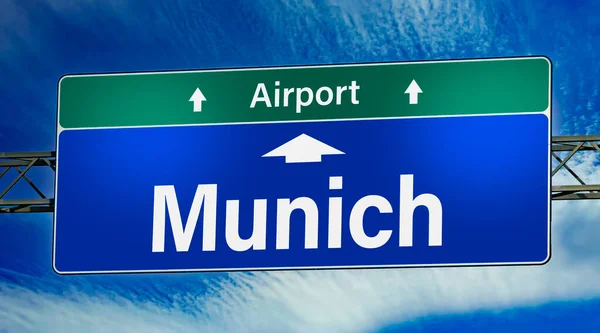 Road Sign Indicating Direction City Munich — Stock fotografie