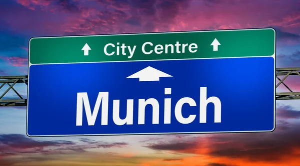Road Sign Indicating Direction City Munich — Stock Photo, Image