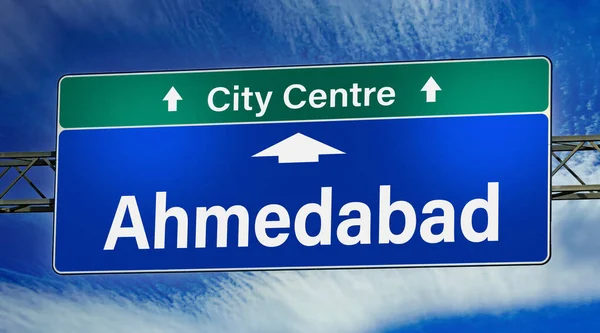Señal Tráfico Que Indica Dirección Ciudad Ahmedabad —  Fotos de Stock