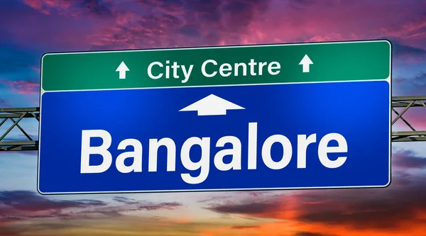 Silniční Značka Ukazující Směr Město Bangalore — Stock fotografie