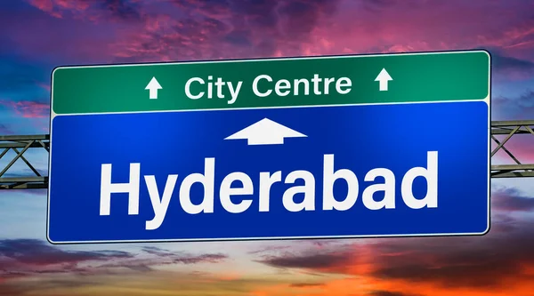 Señal Tráfico Que Indica Dirección Ciudad Hyderabad — Foto de Stock