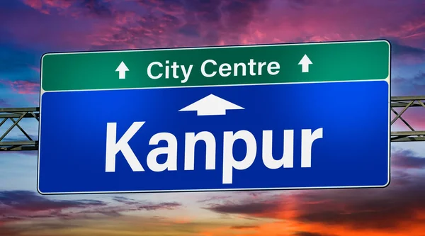 Señal Tráfico Que Indica Dirección Ciudad Kanpur — Foto de Stock