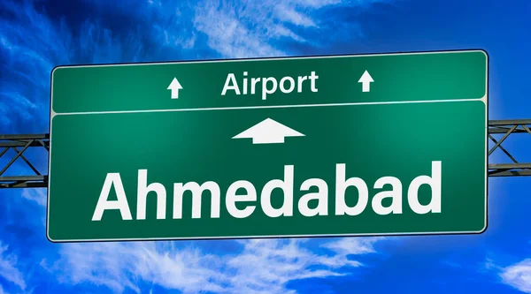 Silniční Značka Ukazující Směr Město Ahmedabad — Stock fotografie