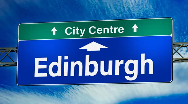 Znak Drogowy Wskazujący Kierunek Miasta Edynburg — Zdjęcie stockowe