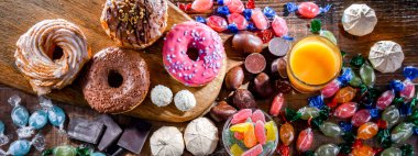 Şeker açısından zengin gıda ürünleri. Abur cubur.