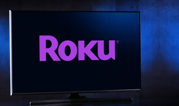 Poznan Pol 2023年4月4日 米国カリフォルニア州サンノゼに拠点を置く上場企業Roku Inc のフラットスクリーンテレビセット表示ロゴ — ストック写真