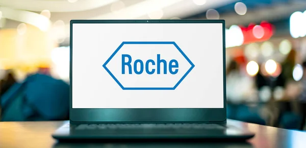 Poznan Pol Oct 2022 Laptop Computer Displaying Logo Roche Multinational — Foto Stock