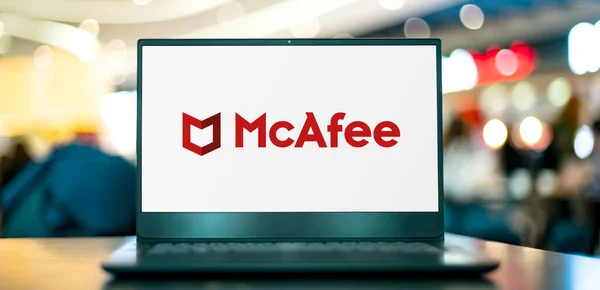 Poznan Pol Apr 2022 Комп Ютер Laptop Демонструє Логотип Mcafee — стокове фото