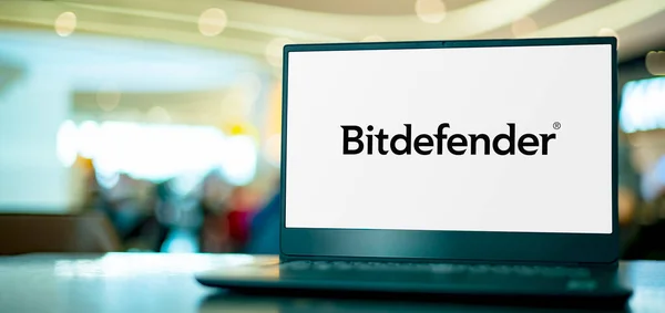 Poznan Pol Apr 2022 Computador Portátil Exibindo Logotipo Bitdefender Uma — Fotografia de Stock