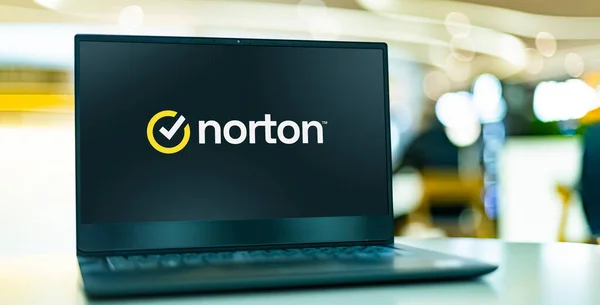 Poznan Pol Apr 2022 Laptop Computer Displaying Logo Norton Antivirus — Stockfoto
