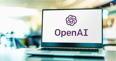 POZNAN, POL - 16 Mayıs 2023: Amerika 'nın San Francisco, Kaliforniya, ABD' deki bir yapay zeka araştırma laboratuvarı olan OpenAI 'nin logosunu gösteren dizüstü bilgisayar