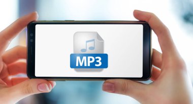 MP3 dosyasının simgesini gösteren bir akıllı telefon