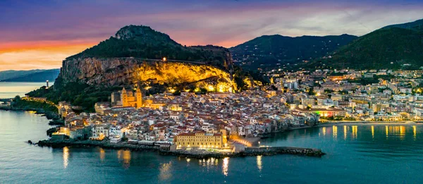 Luchtfoto Van Cefalu Aan Tyrreense Kust Van Sicilië Italië Zonsondergang — Stockfoto