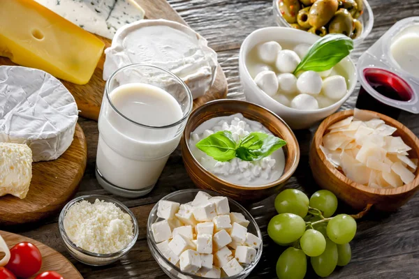 Una Variedad Productos Lácteos Incluyendo Queso Leche Yogur —  Fotos de Stock