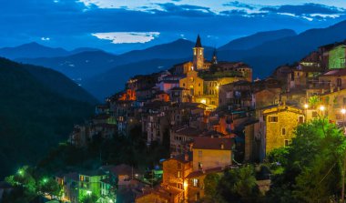 Apricale Imperia Eyaleti, Liguria, İtalya için görünümünü.