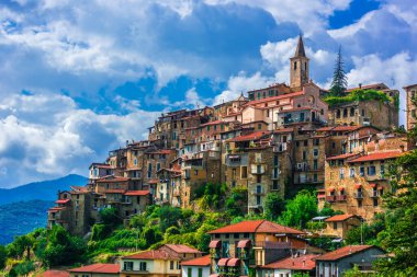 Apricale Imperia Eyaleti, Liguria, İtalya için görünümünü.