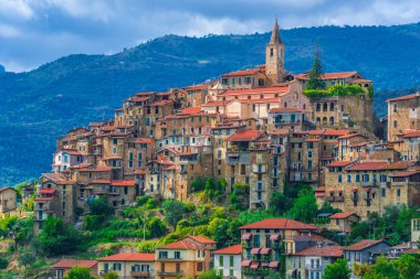 Apricale Imperia Eyaleti, Liguria, İtalya için görünümünü.