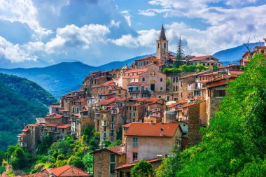 Apricale Imperia Eyaleti, Liguria, İtalya için görünümünü.