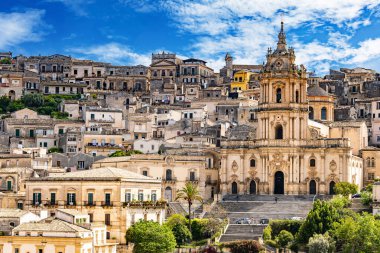 İtalya, Sicilya 'nın güneyindeki Val di Noto' da Modica 'nın mimarisi